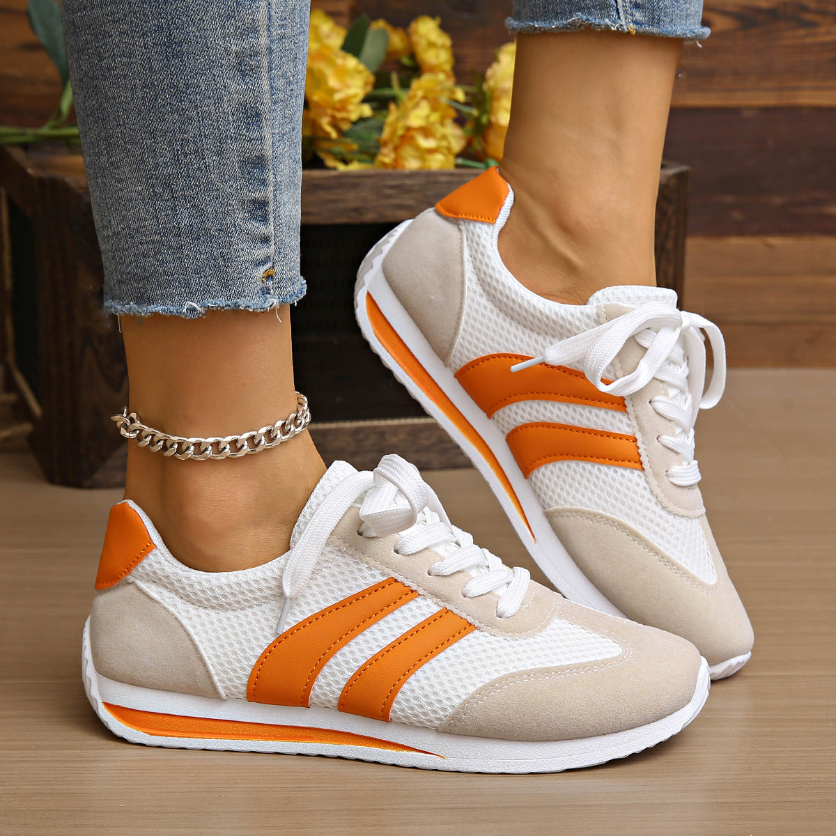 Casual and comfortable lace up sports flat bottom women's sports shoes