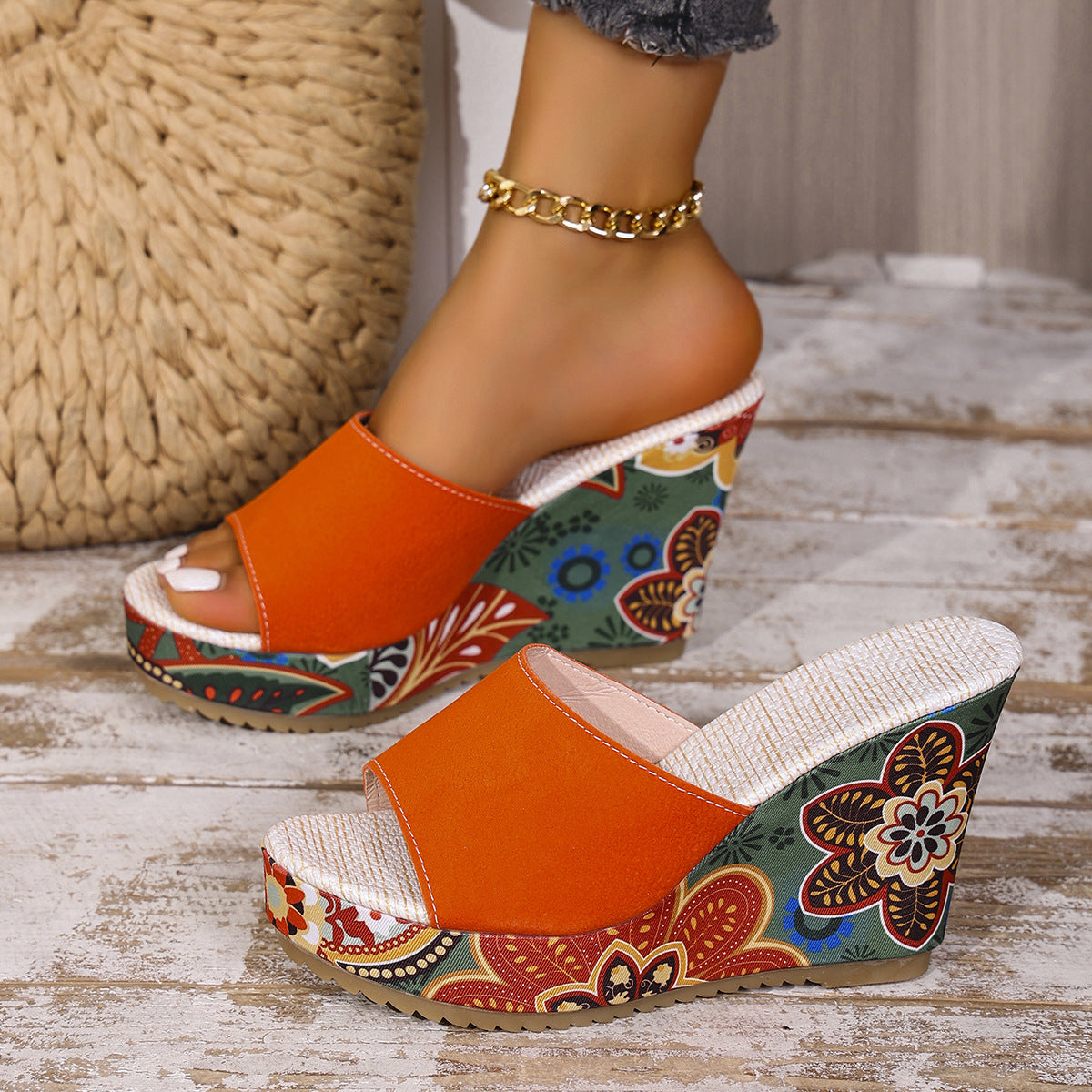 Slope heel thick sole fish mouth patterned high rise sandals