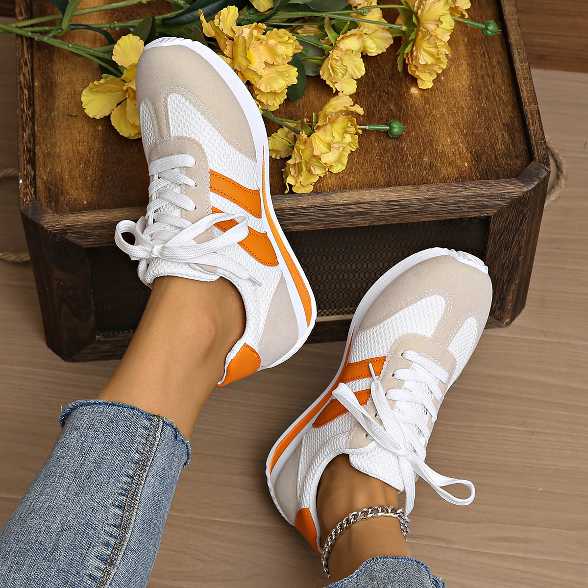 Casual and comfortable lace up sports flat bottom women's sports shoes