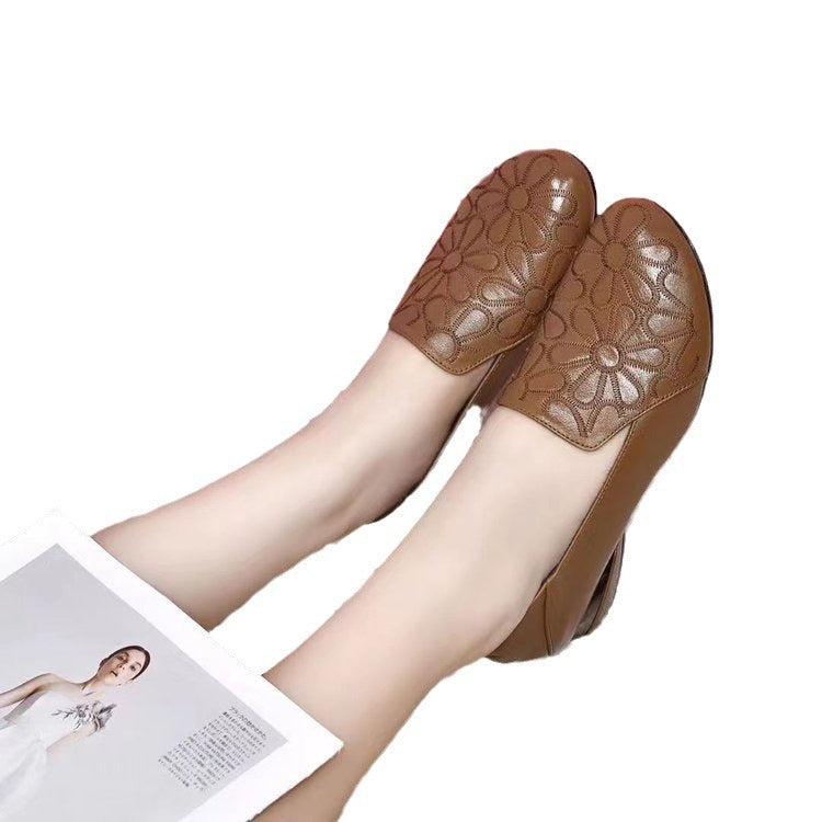 Vintage Round Toe Embroidered Low Heel Casual Women's Leather Shoes