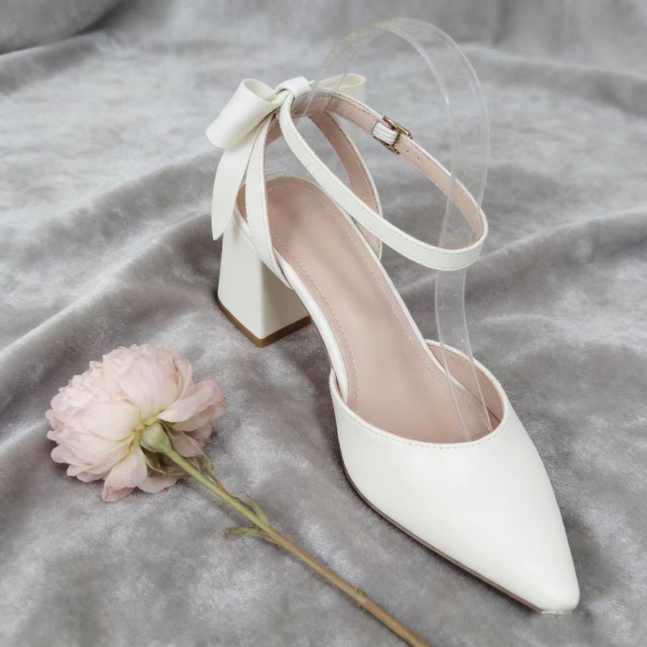 Women's off-white bow chunky heel pointed toe sandals for spring and summer